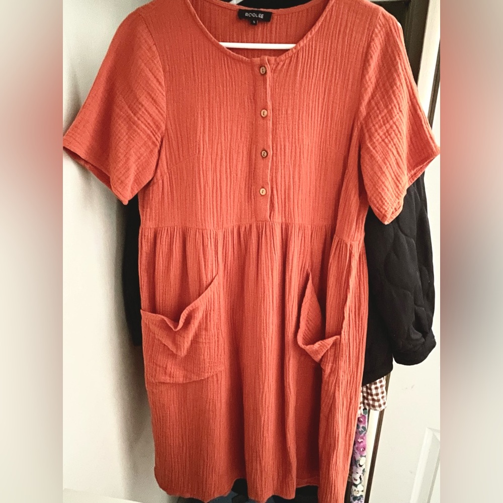 Knee length dress with pockets